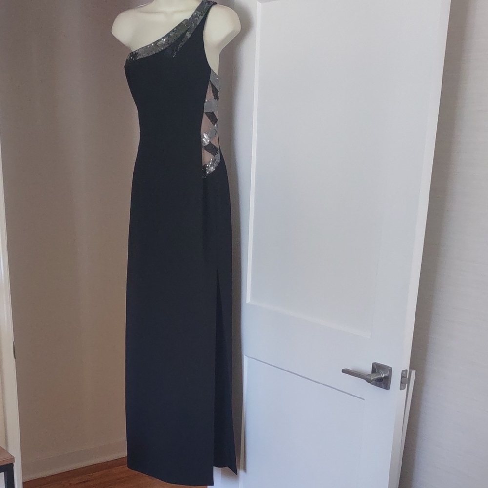 BCBGMaxAzria Black One-Shoulder Gown with Sequin Accents - Size 6